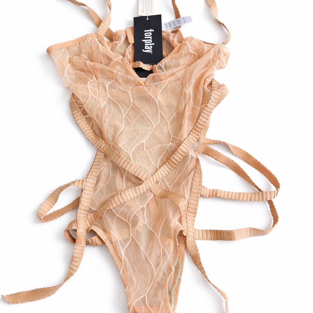 Forplay Nude Sheer Lace Teddy Lingerie Bodysuit with Garters NWT Large